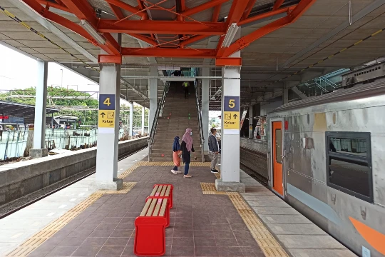 stasiun bekasi